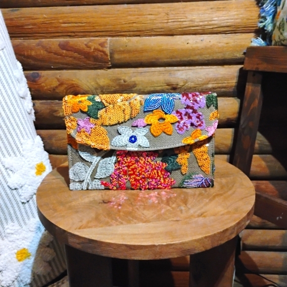 NWT Envelope Package, Clutch Purses for Women, Sequin Embroidered Flowers St - Picture 1 of 6